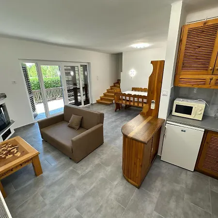 別荘 Hangulatos Balaton Parti Nyaralo *