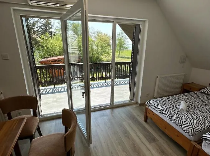 بيت للعطل Hangulatos Balaton Parti Nyaralo